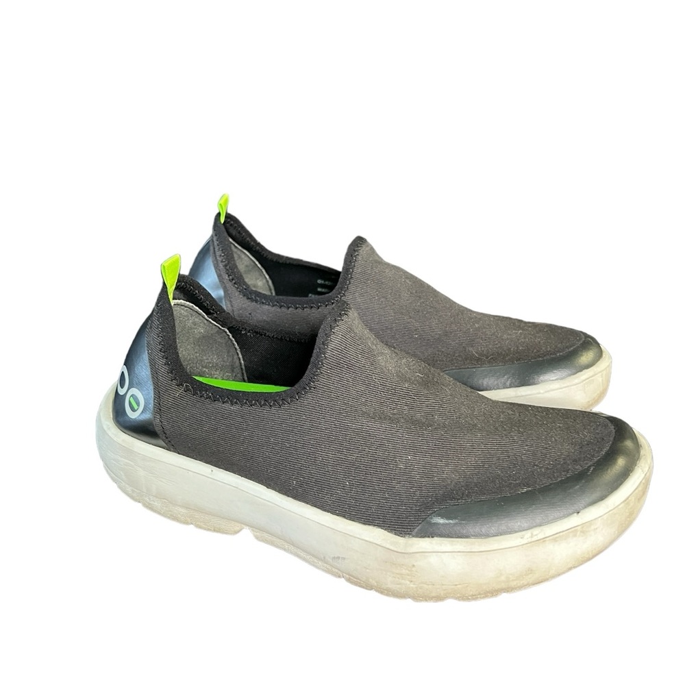 Oofos women’s 7 black slip on sneakers